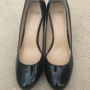 Joan & David black pumps size 8 great condition!